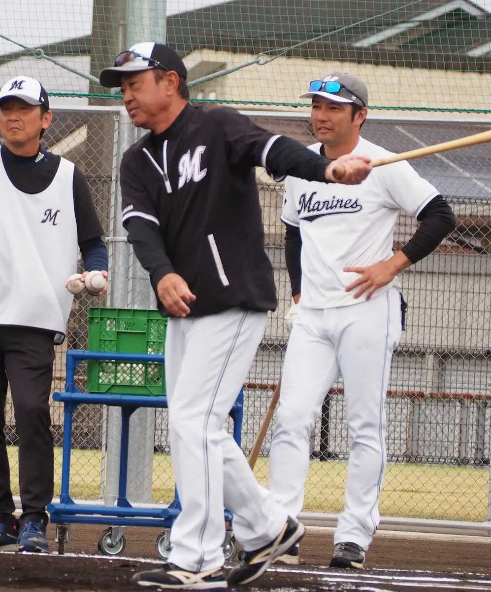 【画像・写真】ロッテ秋季キャンプで“劇場”開幕！　松山コーチの“鬼ノック”に大歓声「プロ野球キャンプの醍醐味」