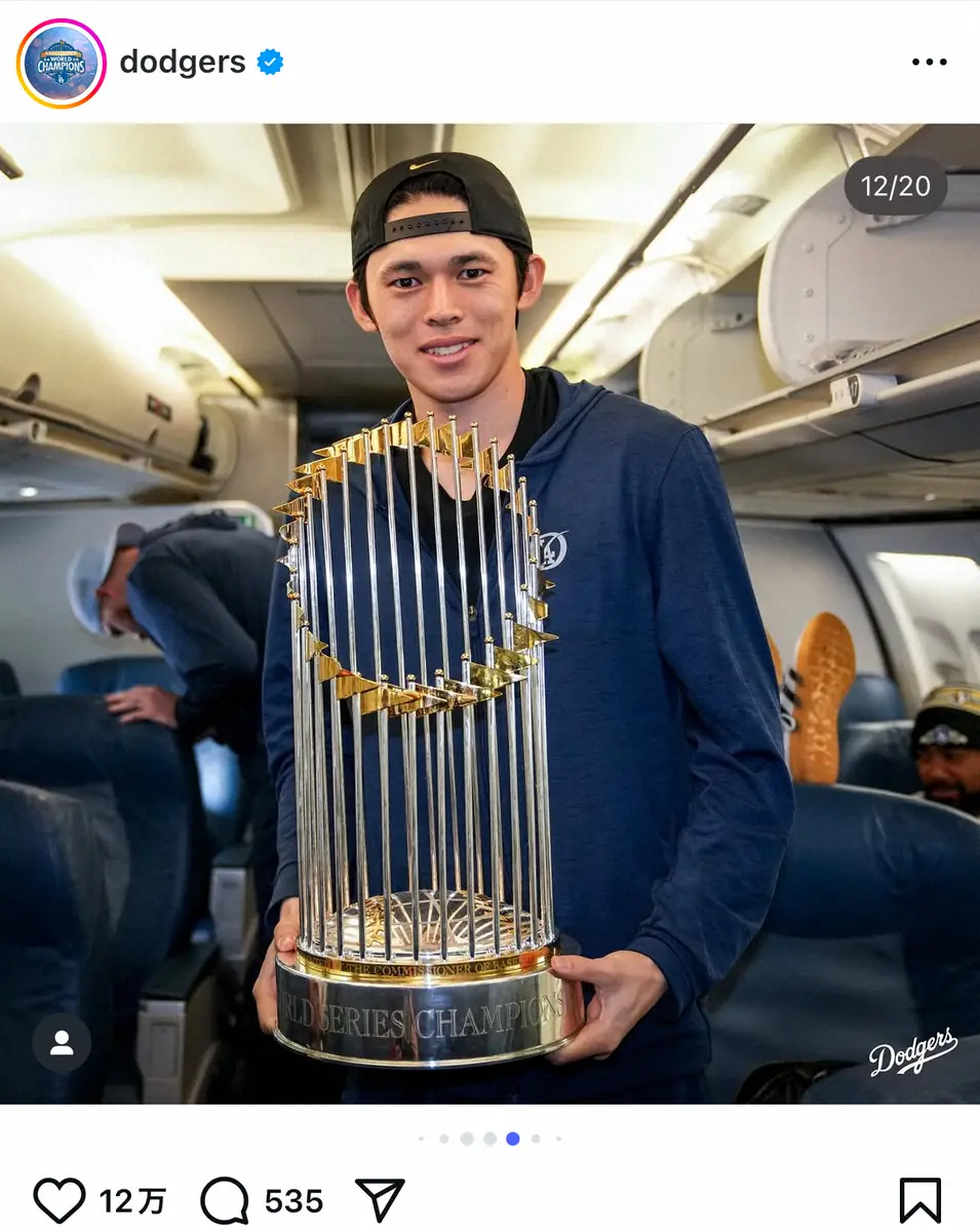 【画像・写真】大谷翔平＆佐々木朗希が笑顔！山本由伸はスヤスヤ…ド軍機内を球団が公開「帰ろう、チャンピオンたち」