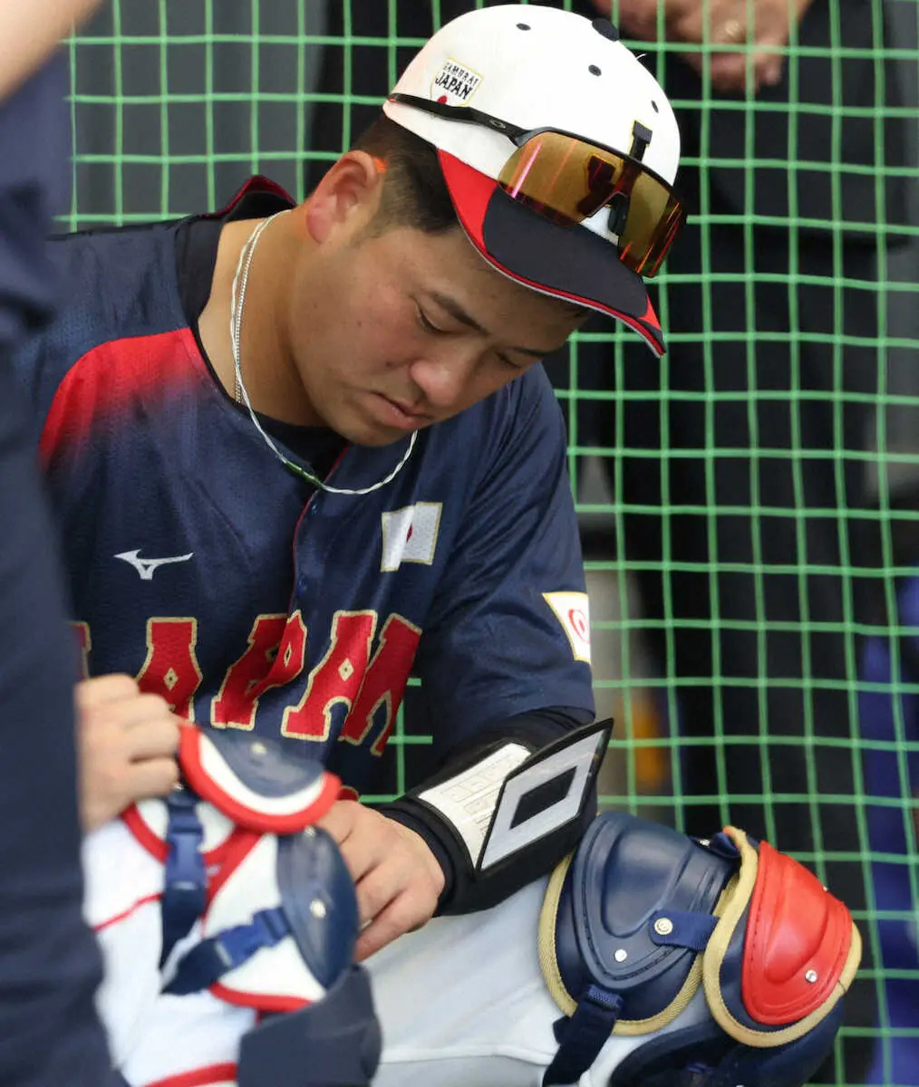 【画像・写真】侍ジャパン・岸田が野村とともに特打　バットを「振る量を落としたくない」