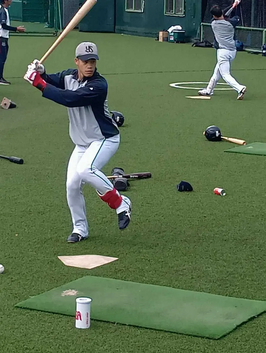 【画像・写真】完全復活へ秋季練習に取り組むヤクルト・塩見