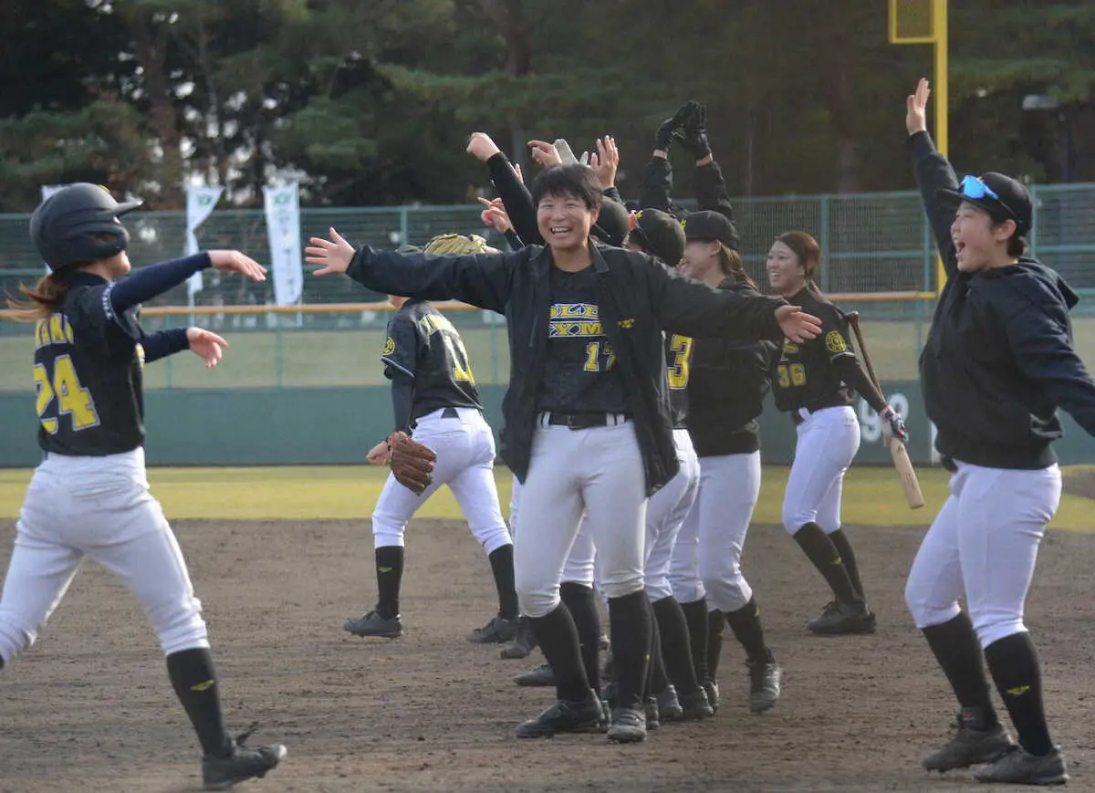 【画像・写真】【女子野球はなまき大会】ゴールドジム・津久井優が“サヨナラ打”「必ず自分で決めるという気持ちで」