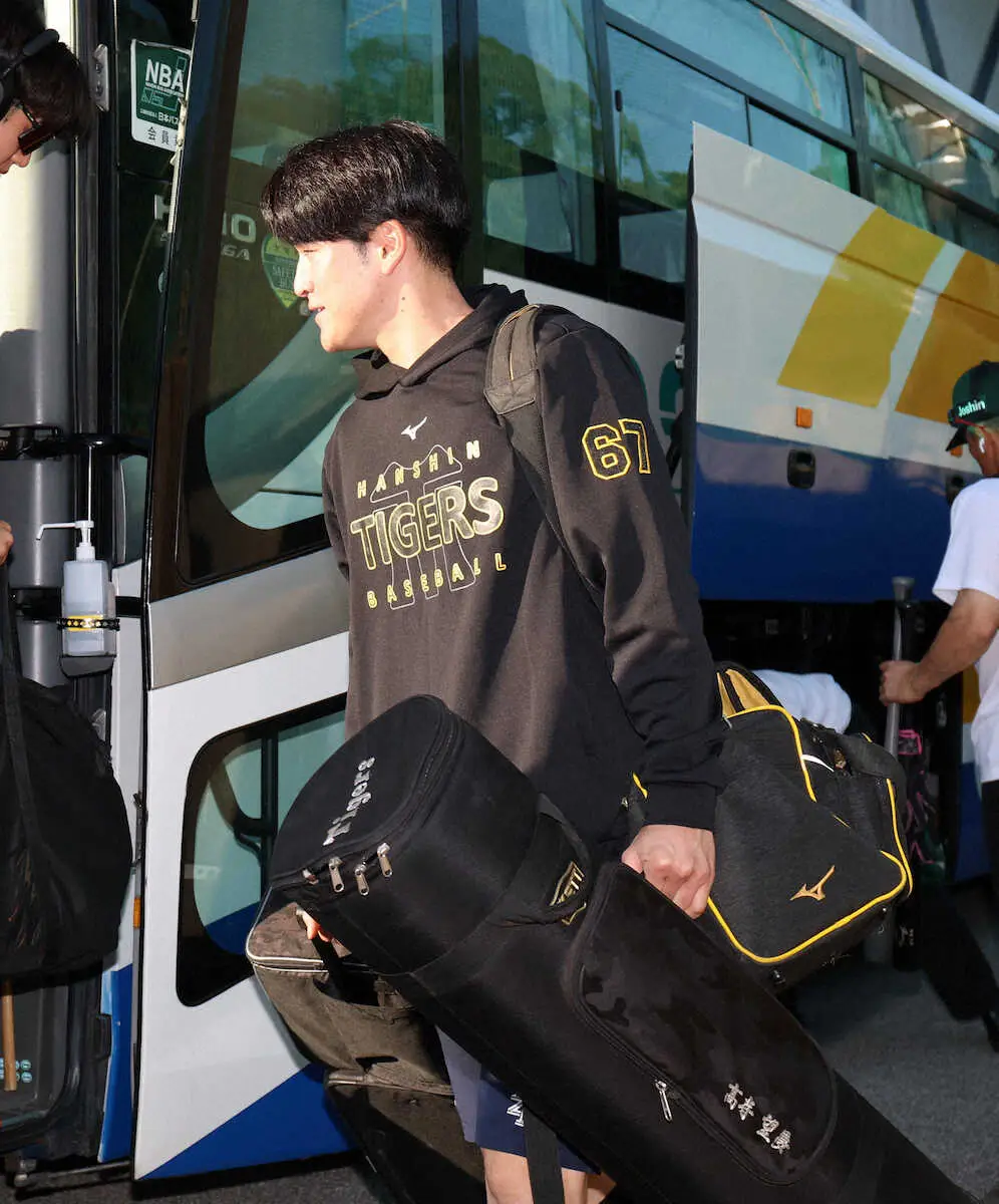 【画像・写真】阪神　前川右京、中川勇斗、高寺望夢の3選手が安芸キャンプ合流