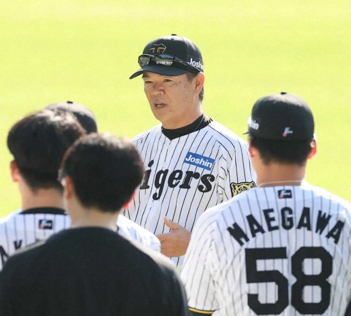 【画像・写真】阪神・和田ヘッドが安芸キャンプ合流　練習前に円陣で約3分間熱弁
