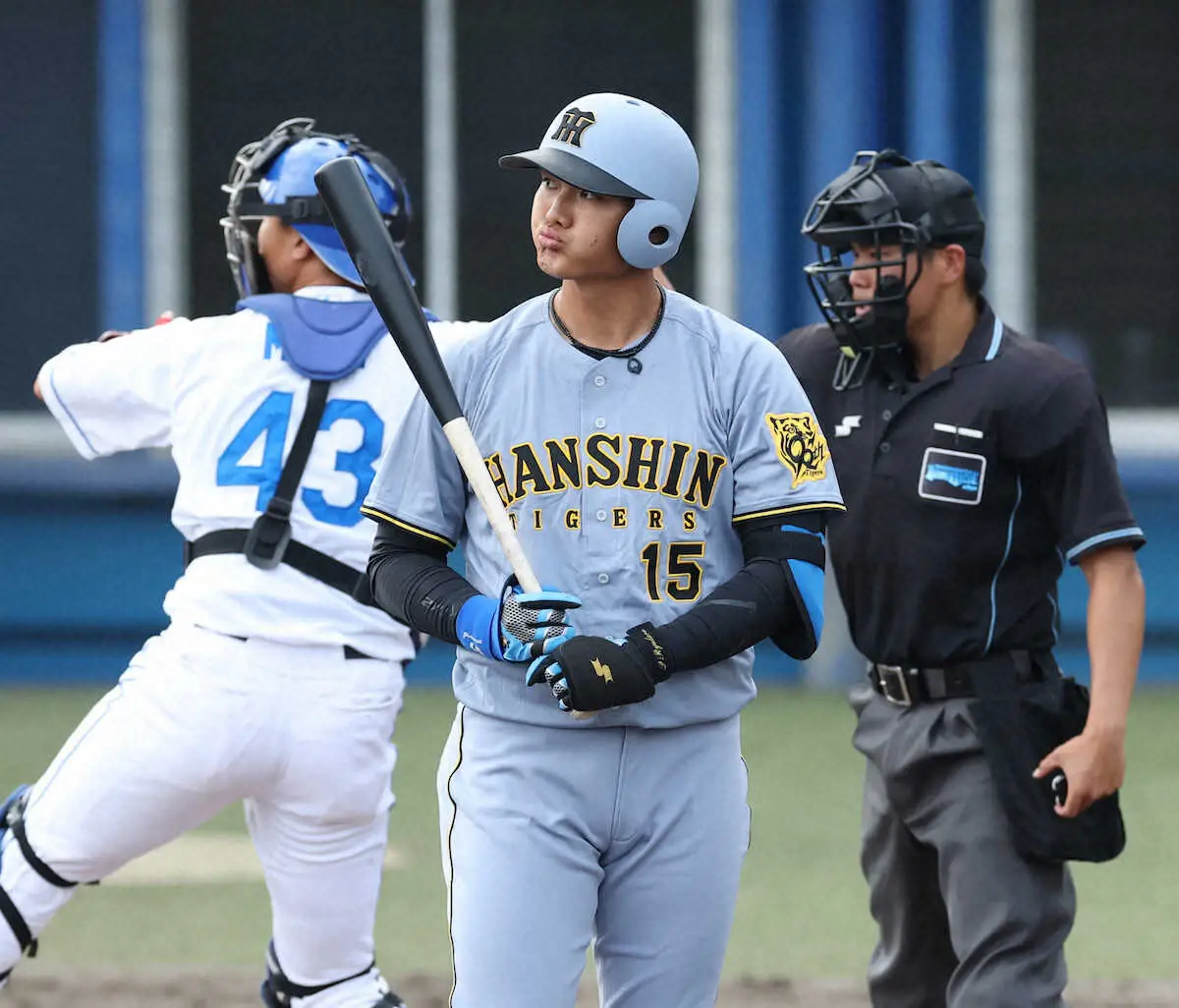 【画像・写真】＜練習試合　中・神＞　9回、代打で登場した西純は見逃し三振に倒れる（撮影・大森　寛明）