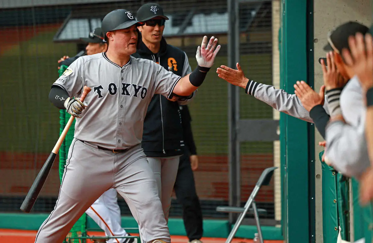 【画像・写真】巨人・リチャードが豪快弾　紅白戦で育成の園田から左手だけで左翼越えソロ