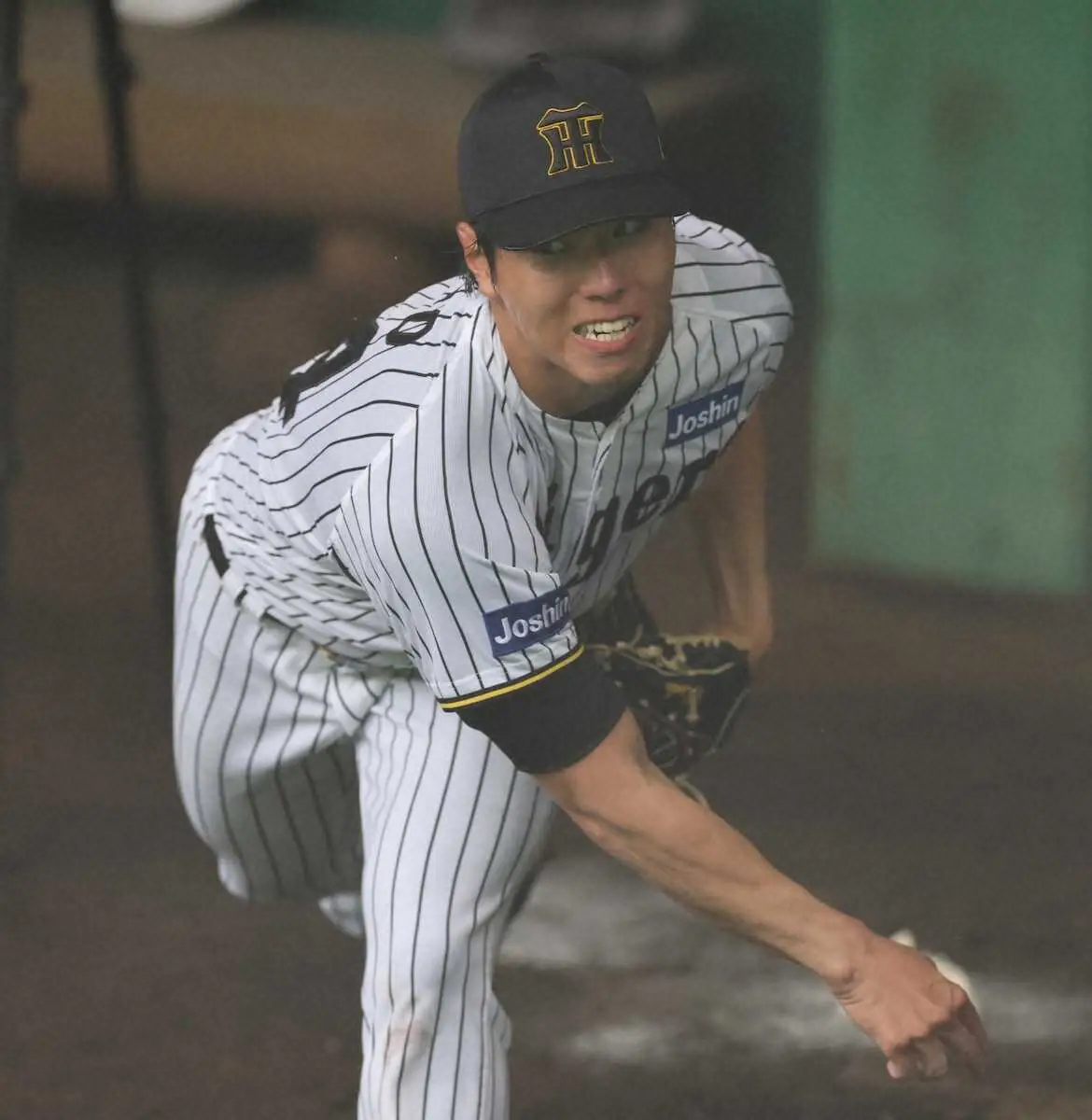 【画像・写真】阪神　“休み時間”なしの工藤が300球の投げ込み披露　隣接の学校のチャイムが何度も…