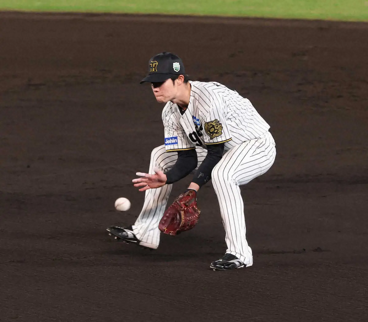 【画像・写真】阪神・中野拓夢　“秘策”で激戦区の二塁手でGG賞獲得「この賞に恥じないプレーを来シーズンも」