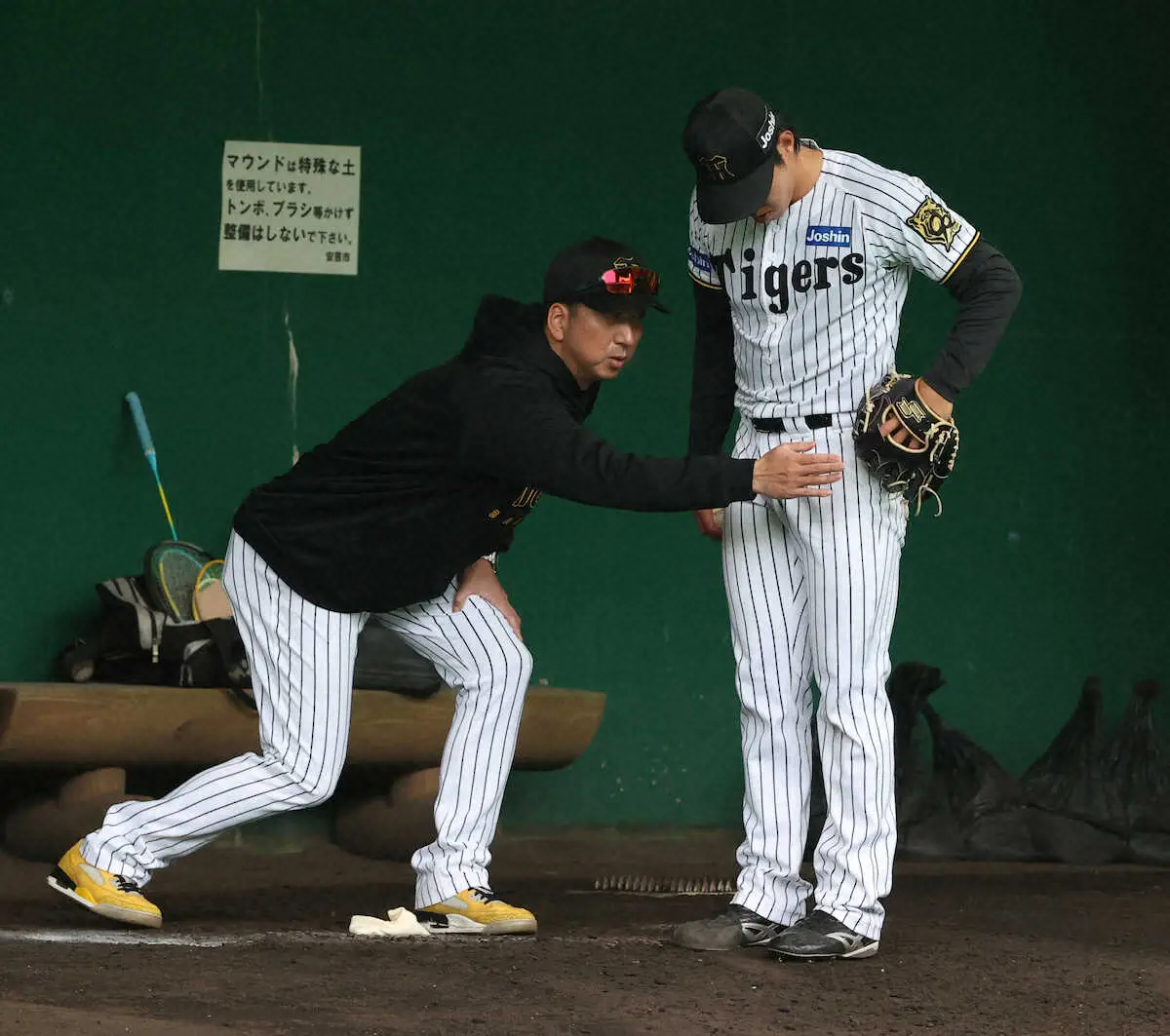 【画像・写真】阪神・工藤泰成、ブルペン300球投げ込み敢行！「指導していただいてうれしい」藤川監督がそばで見守る