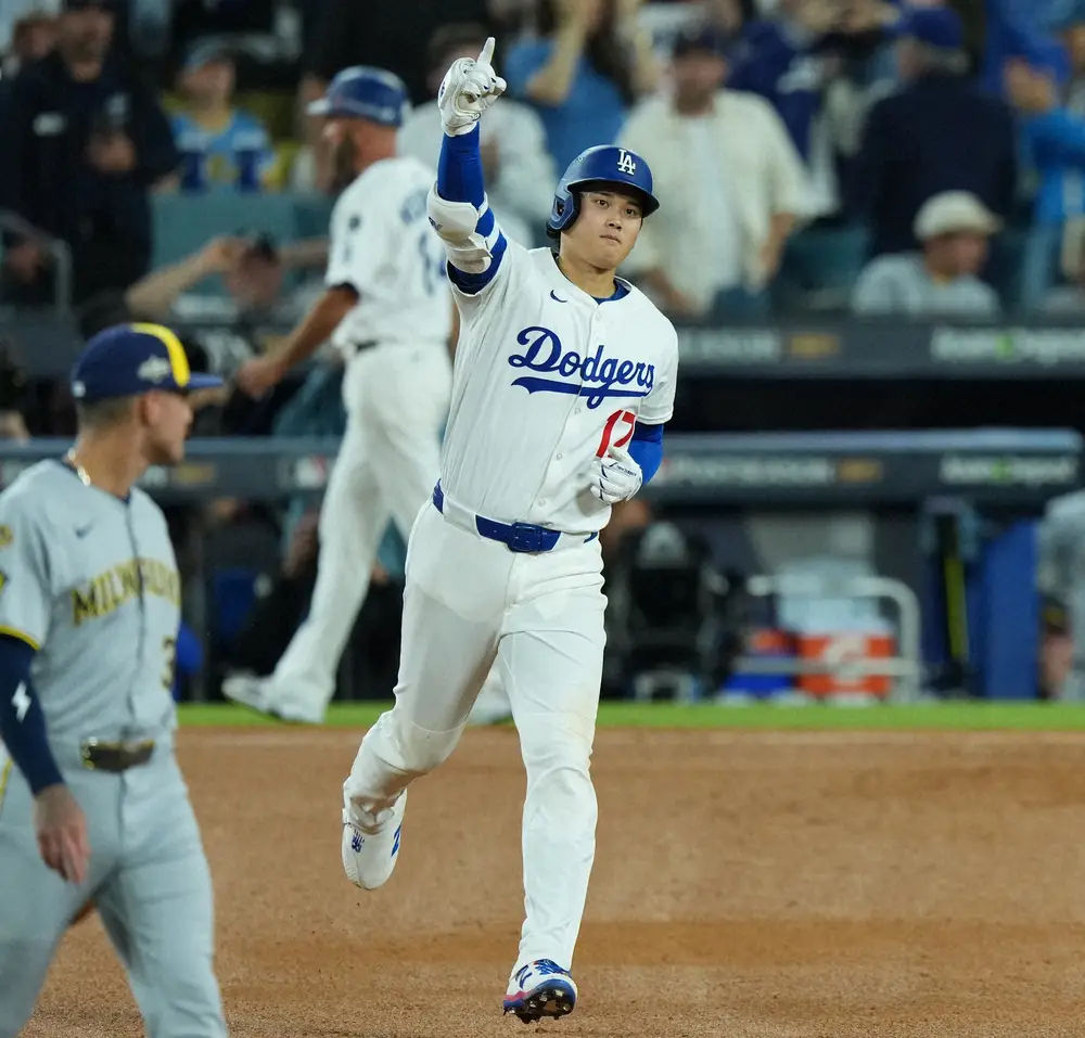 【画像・写真】大谷翔平が「レジェンダリー・モーメント賞」受賞！NLCS第4戦の3発＆10Kの伝説的二刀流が選出