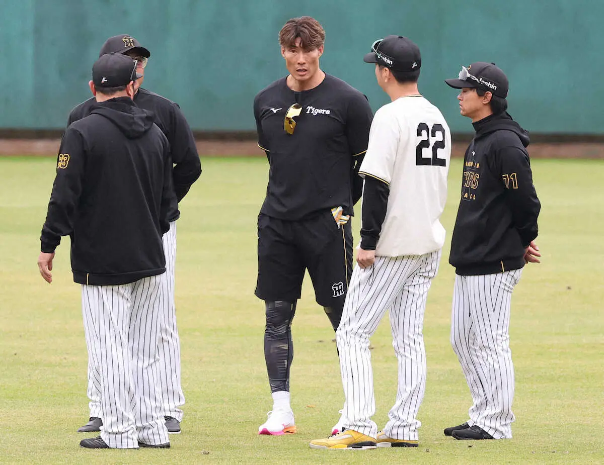 【画像・写真】これぞ超人指導！阪神・糸井嘉男臨時コーチがランチタイムにサク越え2発の実演