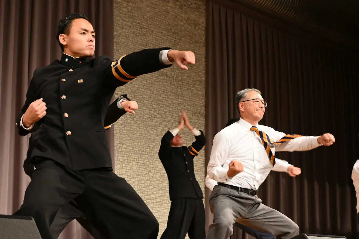 【画像・写真】菅元首相に日本ハム・稲葉篤紀氏！　法大応援団100周年式典に豪華OBがビデオメッセージで登場