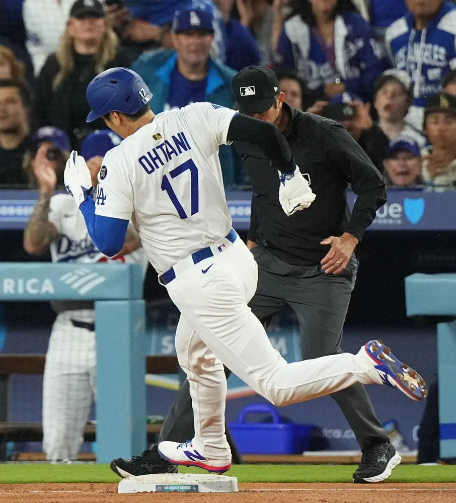 【画像・写真】大谷翔平は来季も“金色ロゴ”でプレーへ！MVP、CY賞、新人王だけに与えられた“特権”