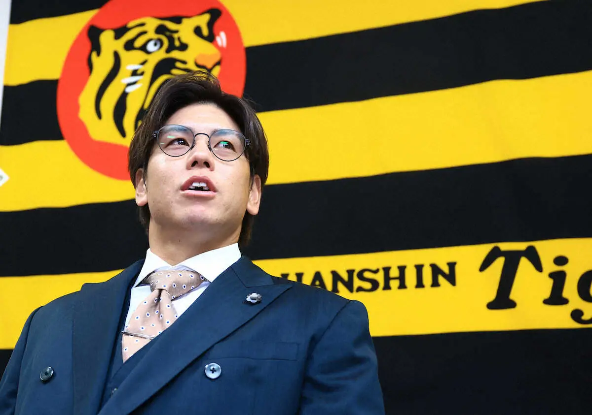 【画像・写真】＜梅野契約更改＞契約更改を終えた梅野（撮影・岸　良祐）