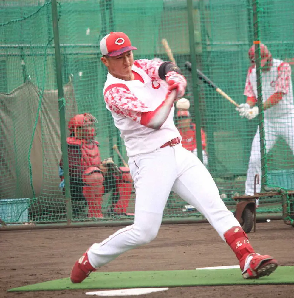 【画像・写真】広島・佐々木泰　正三塁手の地位固めへ120％のフルスイング!　侍Jでの課題も収穫「まだ足りない」