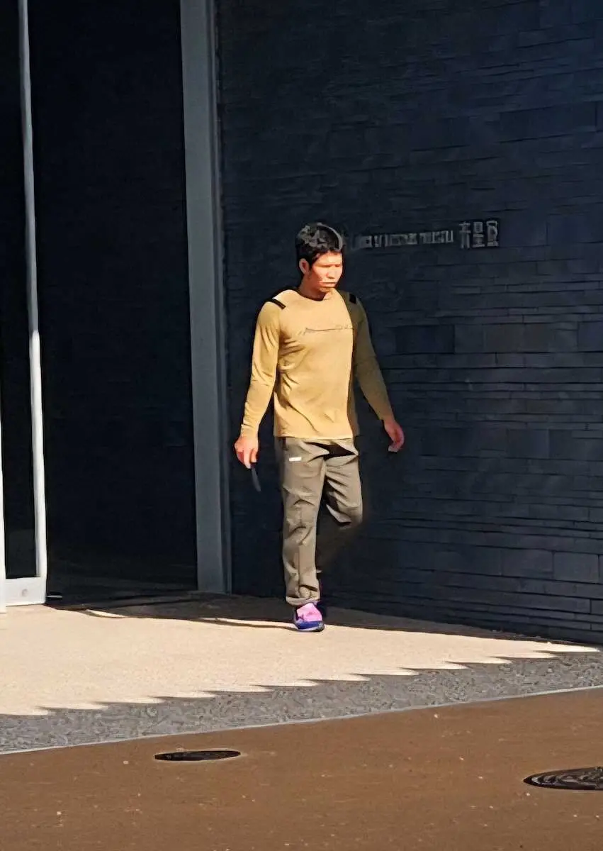 【画像・写真】DeNA・桑原　球団施設で練習　海外FA権を行使　球団は残留交渉中