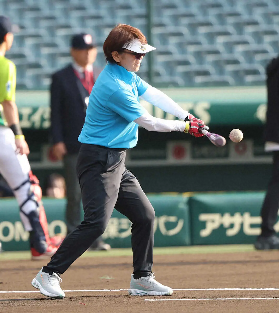 【画像・写真】宇津木妙子さん「特別な感動があった。歴史を感じた」初めて甲子園で速射砲ノックを披露！