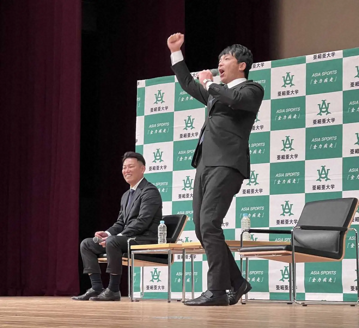 【画像・写真】侍・井端監督　松田コーチと母校・亜大の「WBC壮行会」出席　「勝つことしか想像していない」