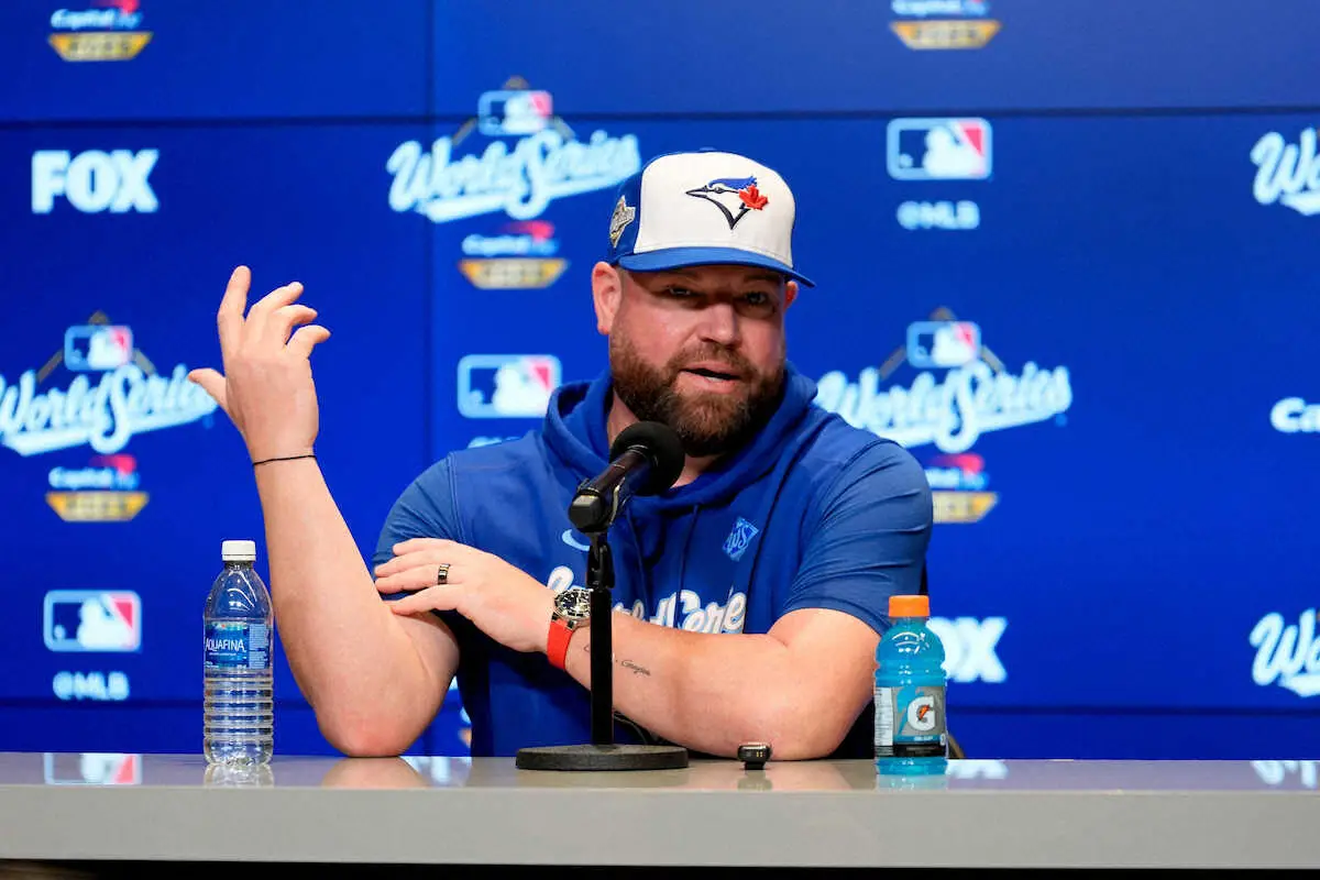 【画像・写真】試合後の会見に臨むブルージェイズ・シュナイダー監督（AP）