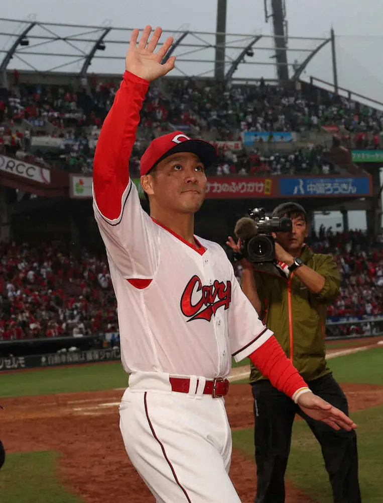 【画像・写真】広島　戦力外の田中広輔が異例のファン感謝デー参加「力をもらった12年間だった」　鯉党に直接感謝伝える