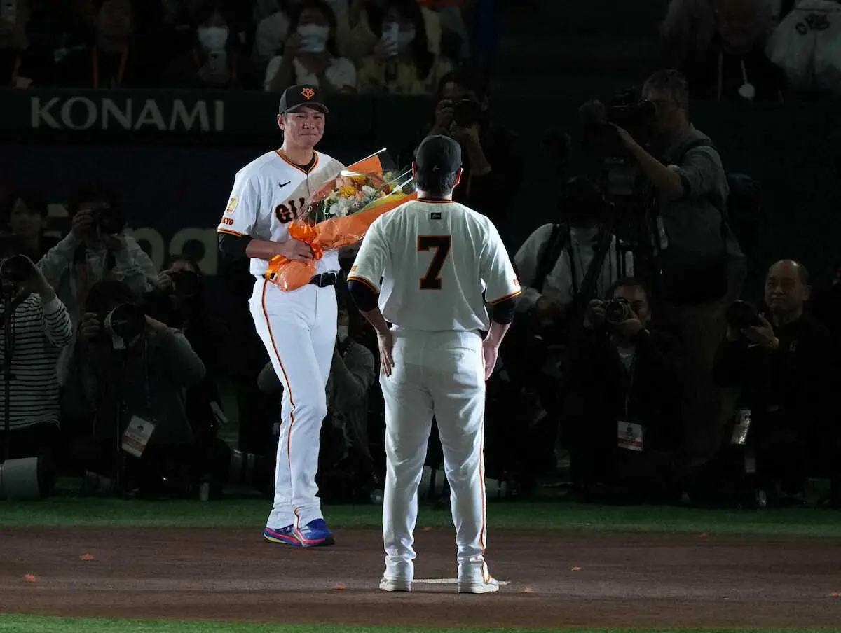 【画像・写真】巨人・長野久義「最高です！」　超異例！引退あいさつはお立ち台のインタビューに　長野が要望