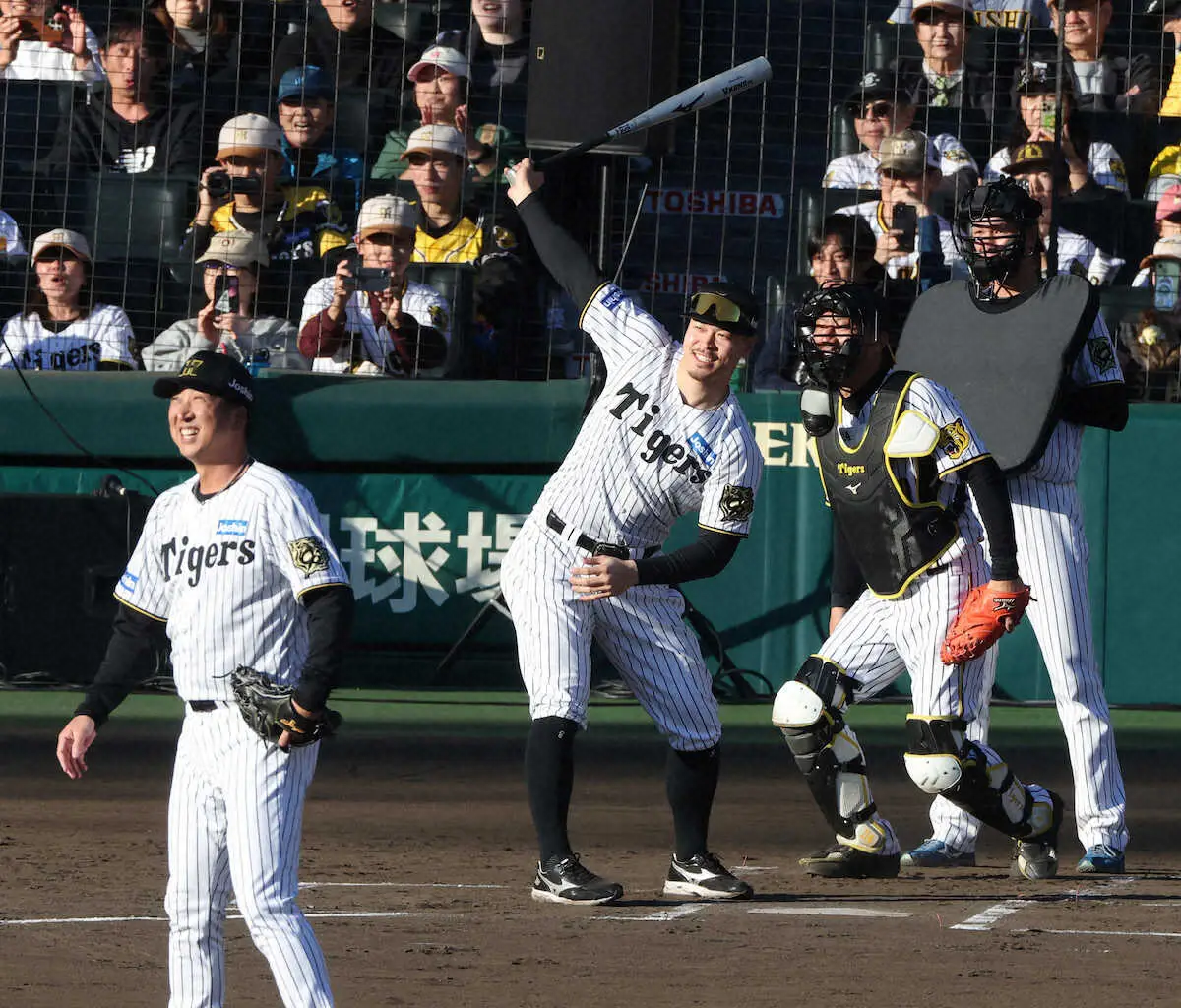 【画像・写真】藤川監督と対戦し、安打を放った佐藤輝（撮影・大森　寛明）