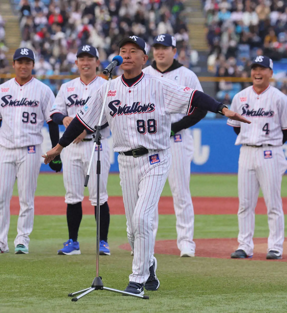 【画像・写真】“約束”から23年 ヤクルト・池山新監督　ファンに改めて就任報告「ただいまです！」