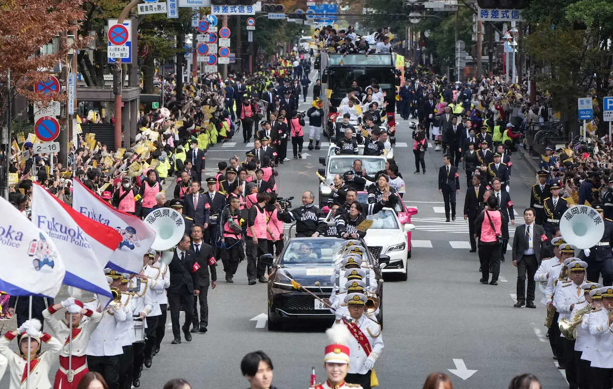 【画像・写真】リーグ連覇、5年ぶり日本一のソフトバンク優勝パレードに昨年を上回る29万人