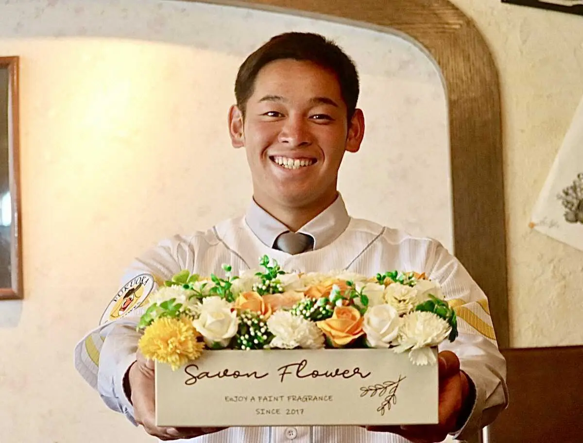 【画像・写真】ソフトバンク3位指名の鈴木豪太が仮契約　精神力を評価、同郷で2年前のドラ1前田悠にも「負けたくない」