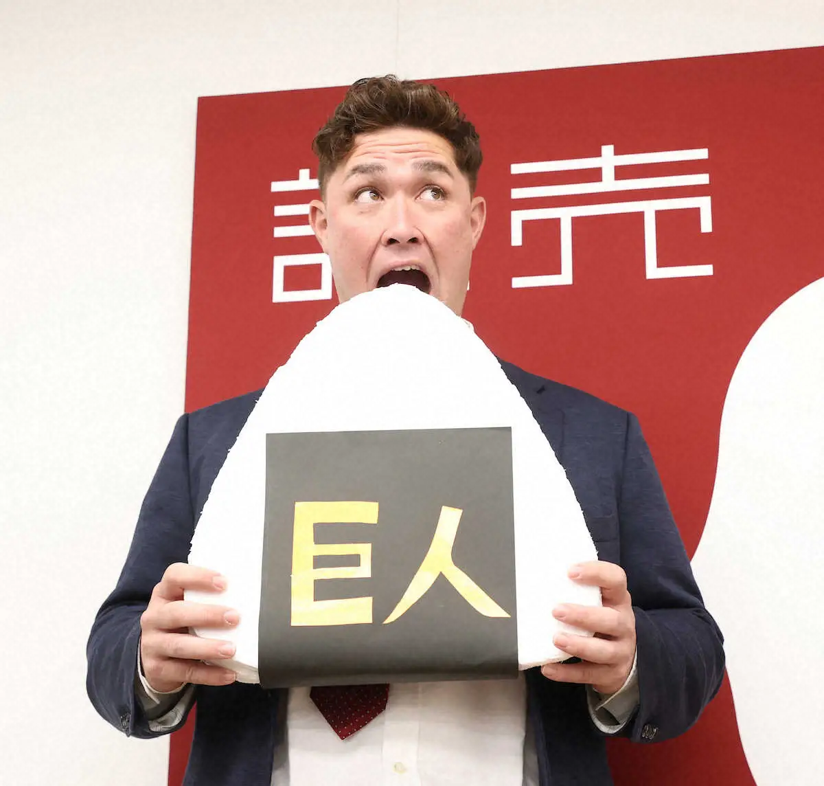【画像・写真】巨人リチャード1600万増2600万円でサイン　元HKT48外薗葉月と結婚予定「感謝しながら…」