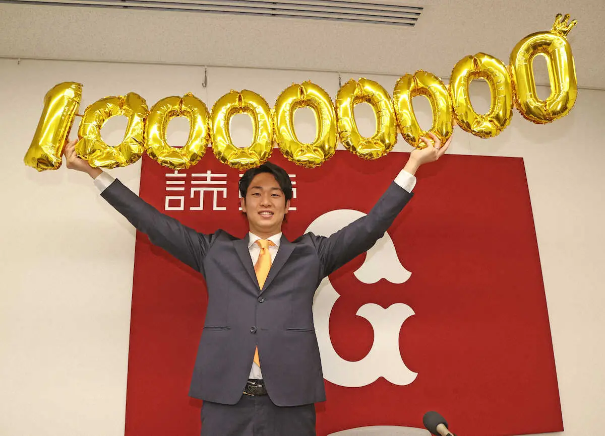 【画像・写真】巨人・大勢&山崎が倍増1.8億円で更改　大勢はNPBアワーズ出席に「名誉」山崎は11勝に「夢みたい」