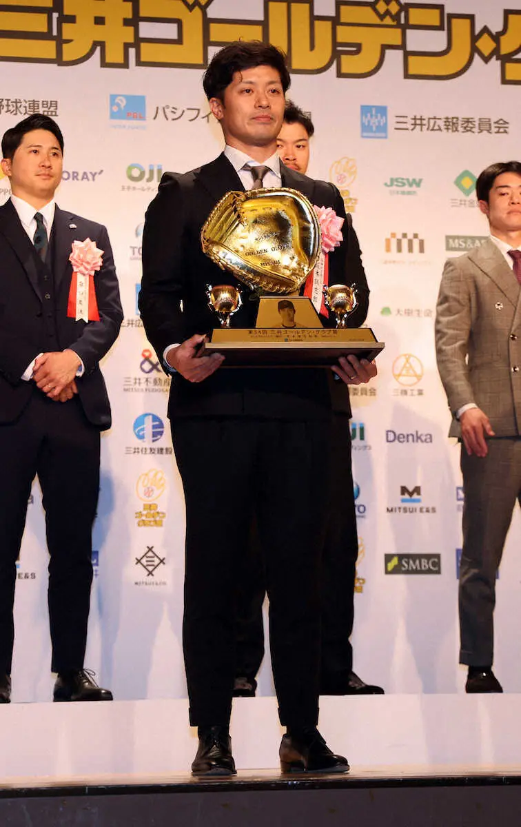 【画像・写真】阪神・坂本誠志郎　“守備の男”はGG賞受賞に喜びひとしお　「僕にとって凄く大きなこと」