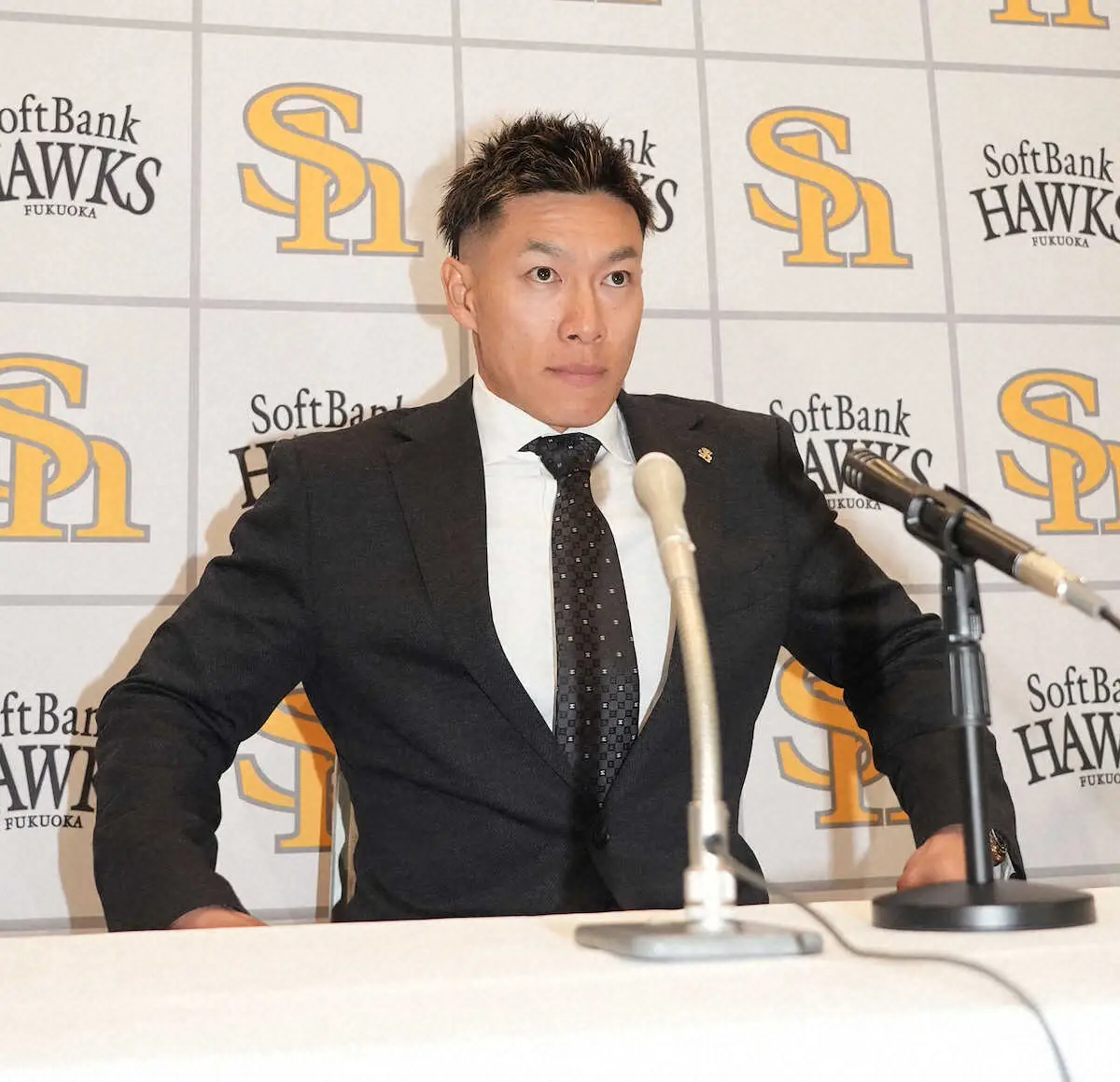 【画像・写真】ソフトバンク・柳田が年俸1億円減で更改　「来季、結果を残して、その先も契約を考えていただけるように」