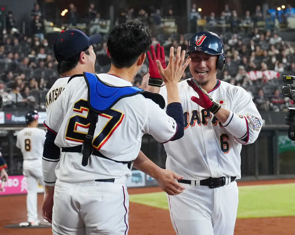 【画像・写真】中田翔氏がエスコンでアーチ！ファンも「エモい」場内は大歓声　日韓OB戦4番で出場「練習はしてきた」