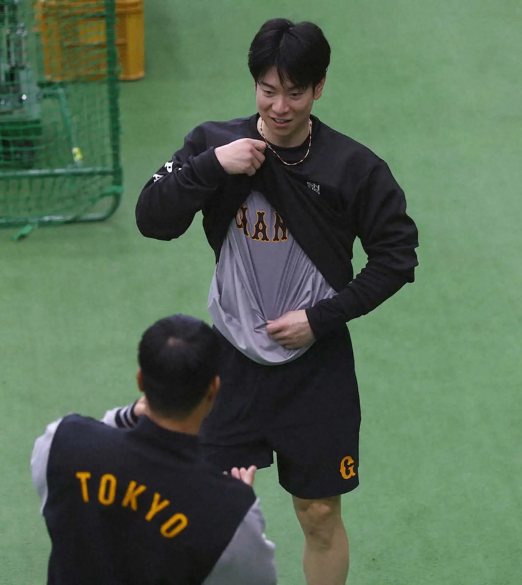 【画像・写真】松本剛　G魂チラ見せ！　ジャイアンツ球場で初練習「新しいもの求めて」体幹意識しスイング