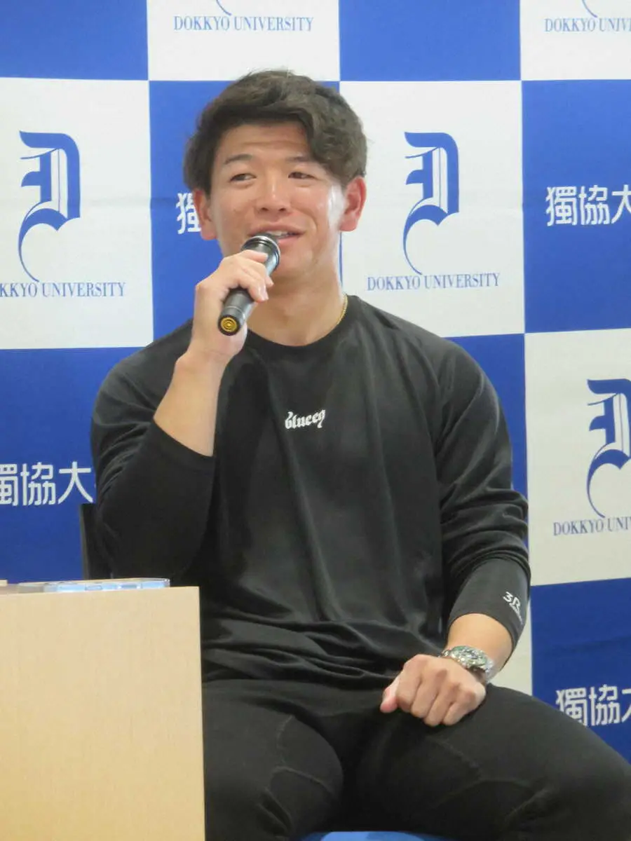 【画像・写真】ヤクルト・並木　母校・独協大で来季「盗塁王」誓う　学生に「夢を追いかけてほしい」メッセージも