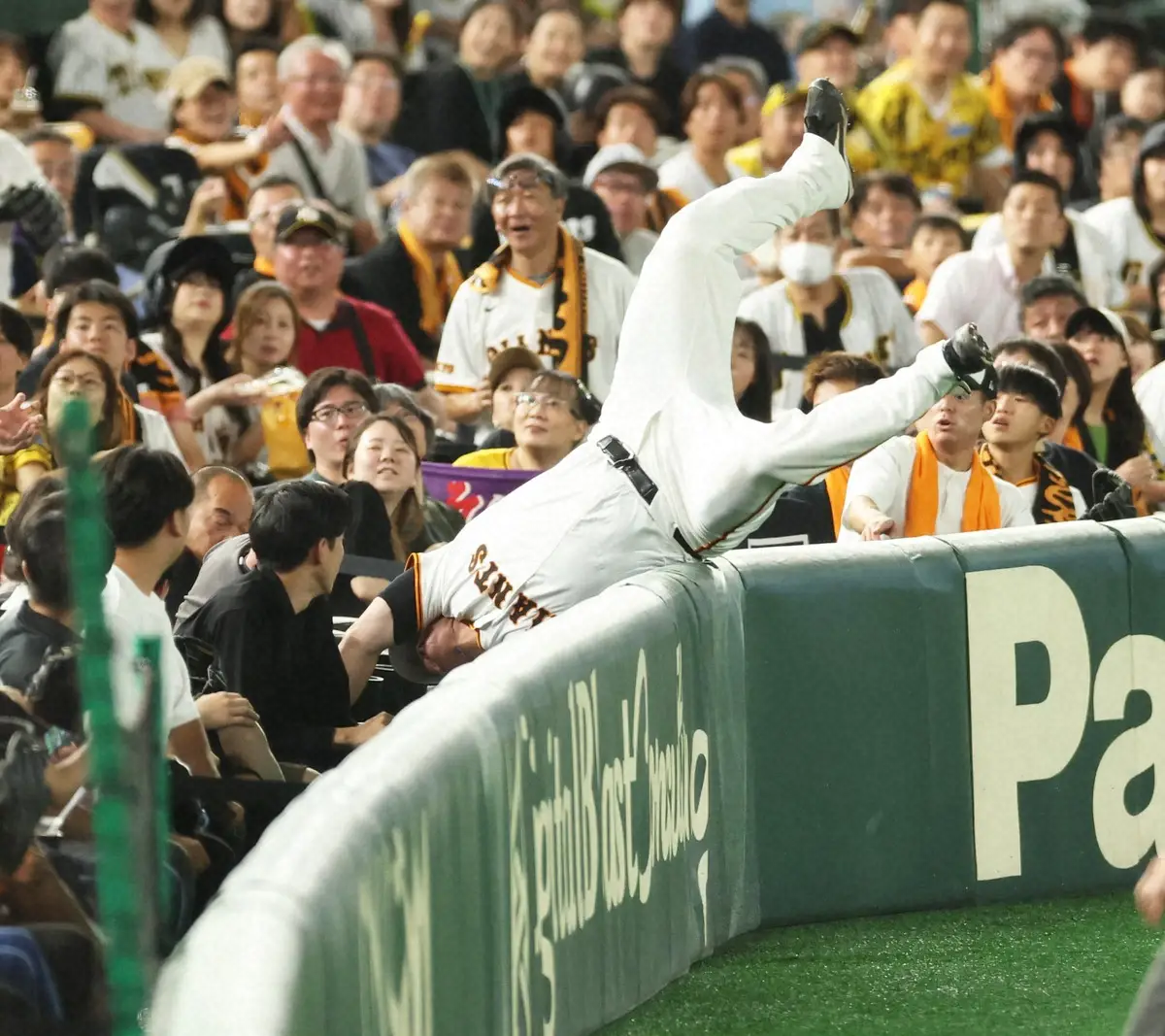 【画像・写真】巨人リチャード　お見事！？“1冠目”　中田翔氏ニヤニヤ　まさかのプレーで大賞に輝く