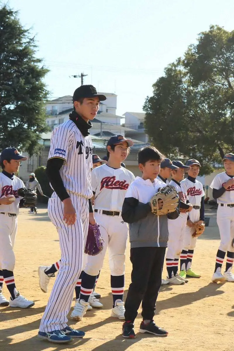 【画像・写真】阪神・今朝丸裕喜が地元・神戸に“凱旋”して野球教室「後輩たちから元気をもらえた」