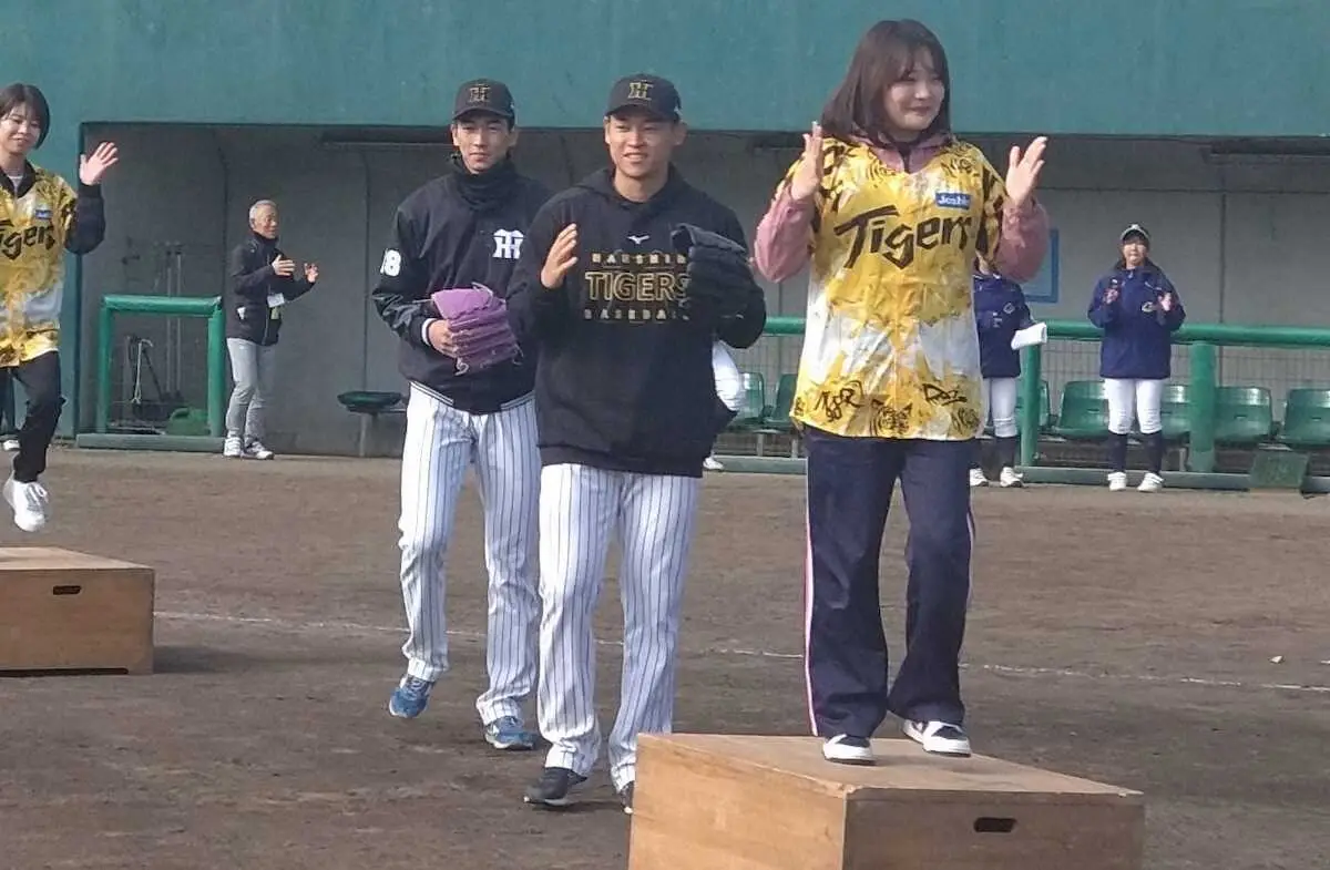 【画像・写真】阪神・久保田コーチ　野球教室ではなく野球体験会をする意味「とにかく増えてほしい」早川、今朝丸も参加