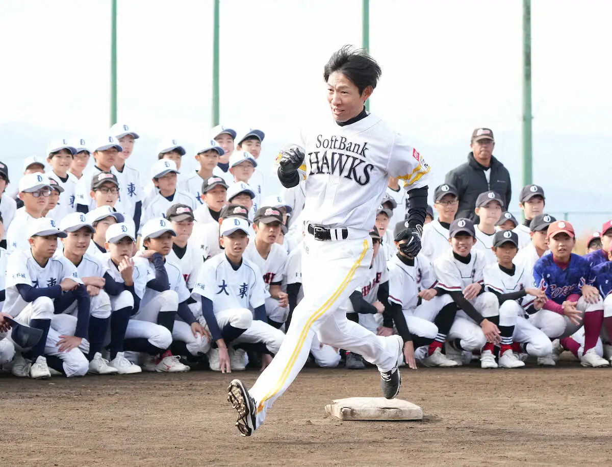 【画像・写真】ソフトバンク・本多内野守備走塁コーチ　今宮と野村のハイレベルな遊撃争いに期待