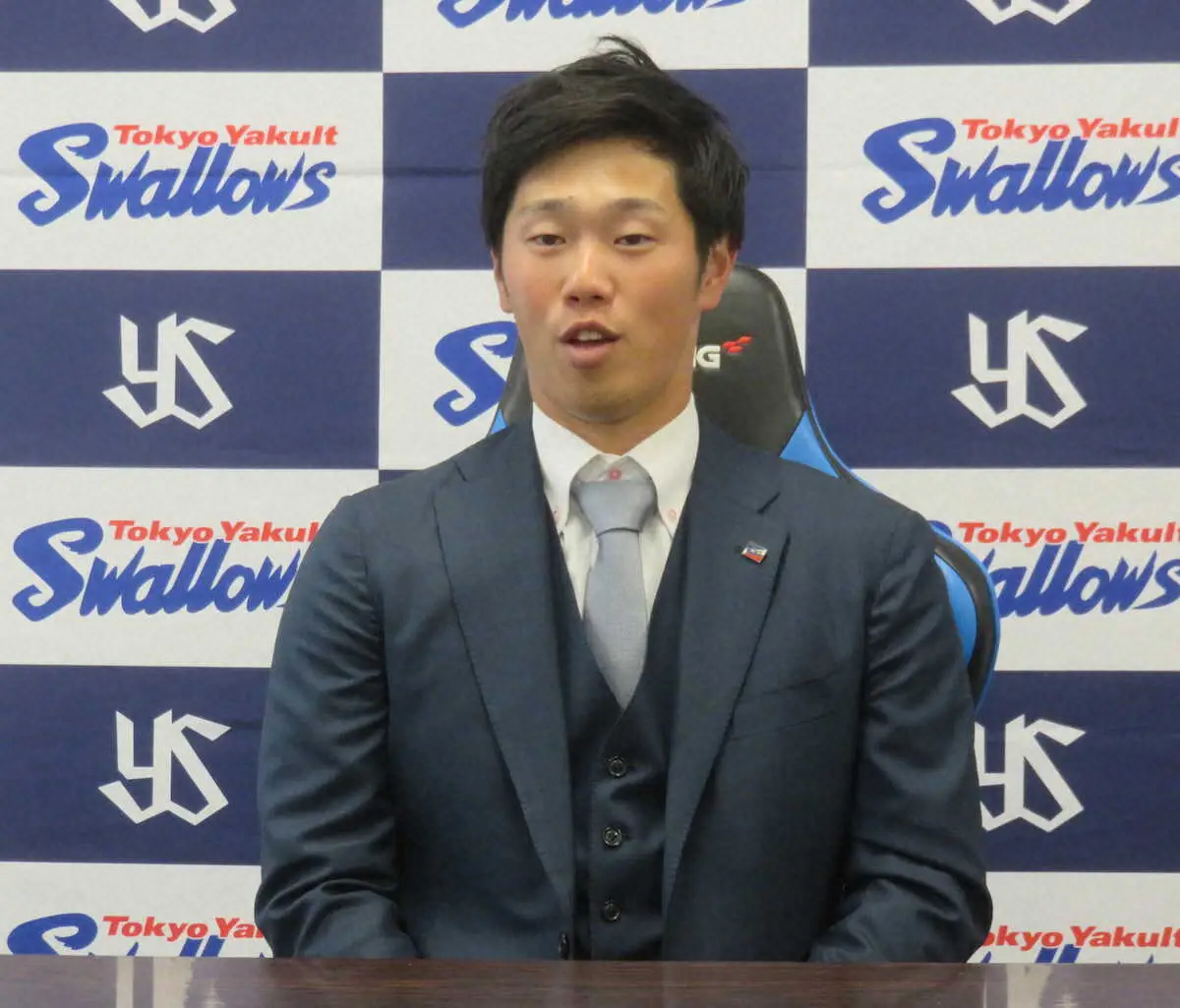 【画像・写真】ヤクルト・古賀は倍増以上の年俸3000万円でサイン　盗塁阻止率・500の強肩を武器に「正捕手」目指す