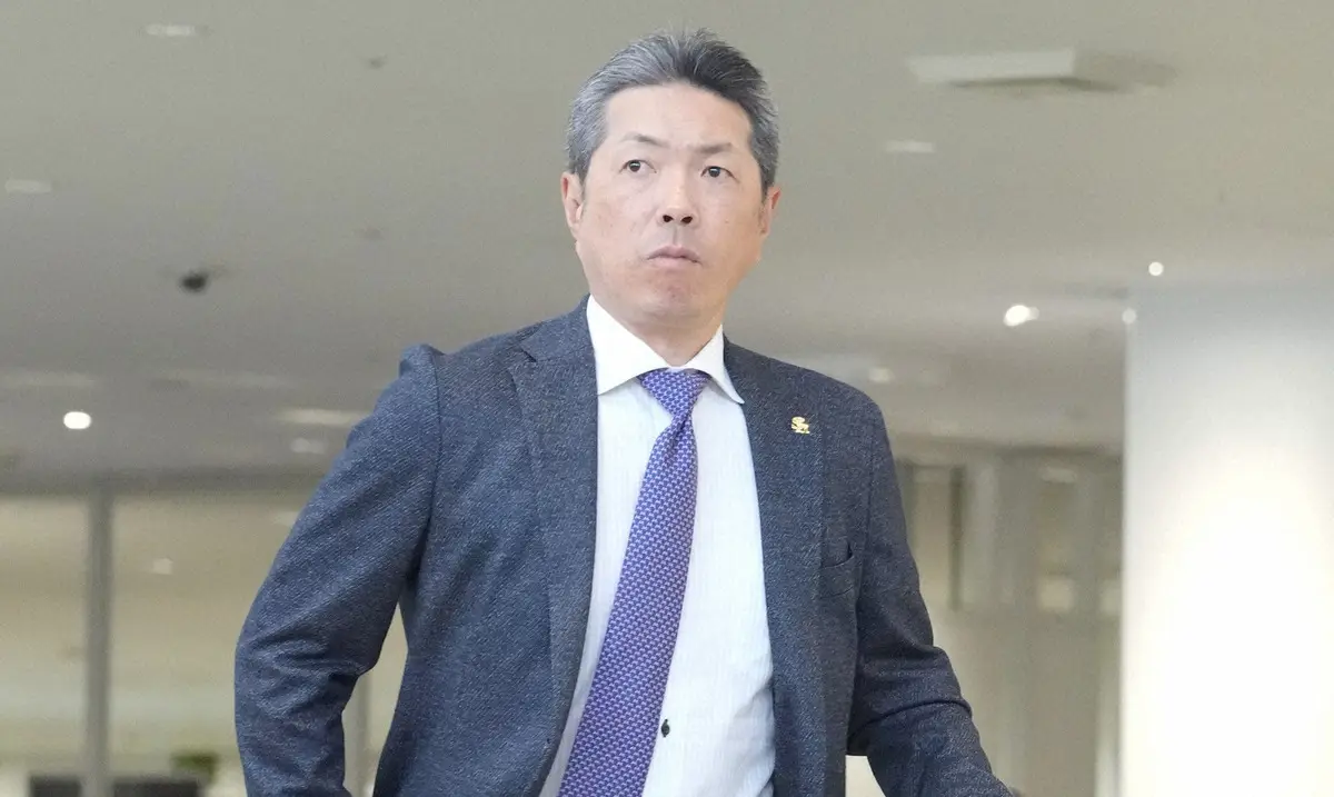 【画像・写真】ソフトバンク・小久保監督　ハワイ出発直前に現役ドラフトに言及　獲得、放出となった2選手に期待とエール