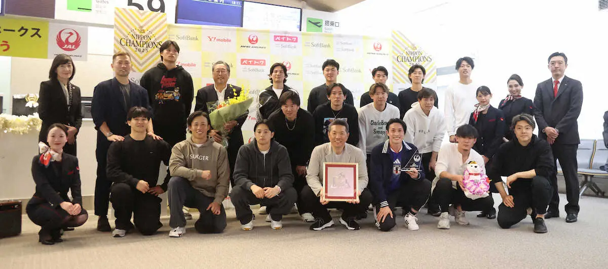 【画像・写真】【現役ドラフト】ソフトバンク・小久保監督　中村稔は「チャンスある」ハワイ優勝旅行へ出発