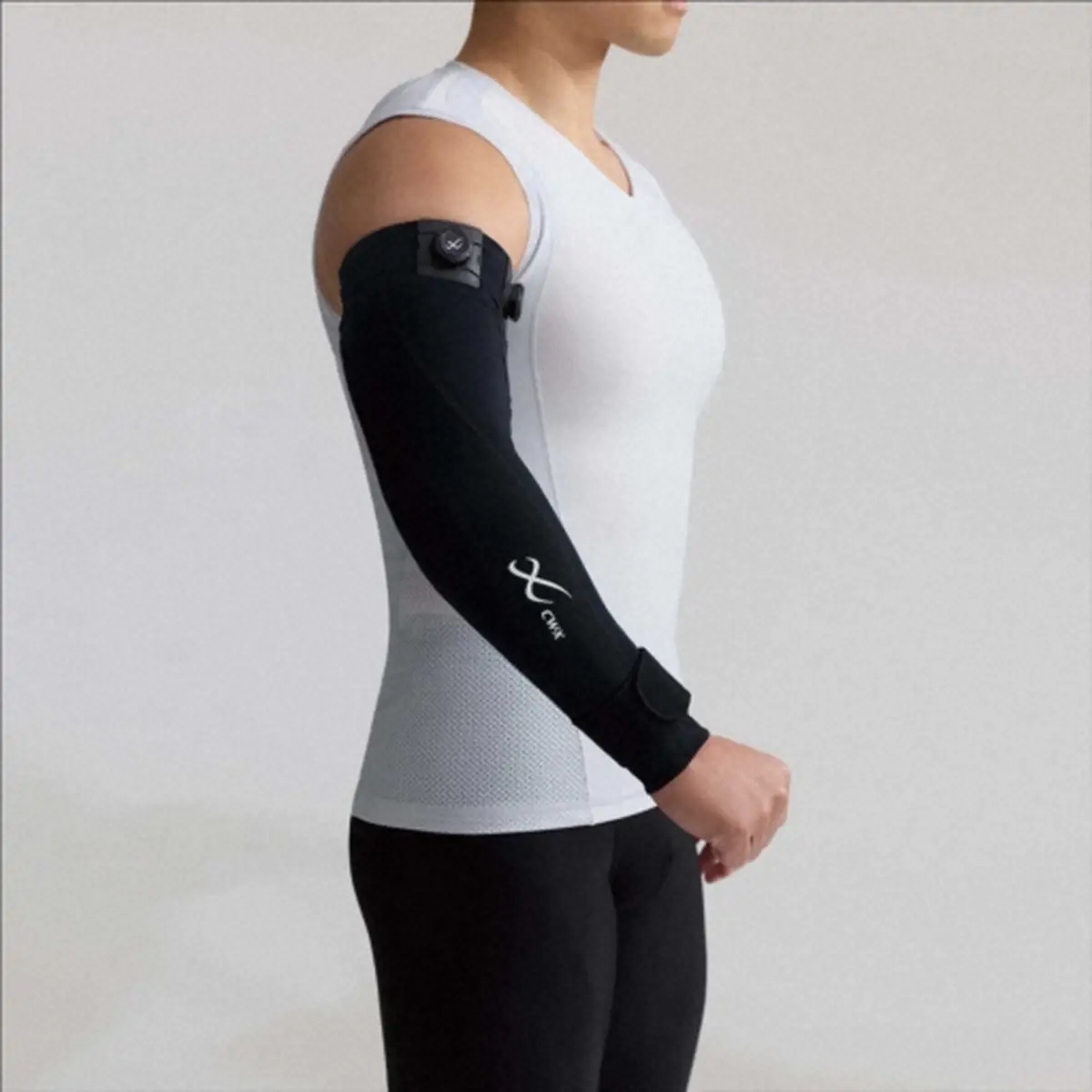 【画像・写真】大谷ギアが選手の肘を救う　ワコール社「CW―X Arm Brace」商品化「必要とする選手の力に」