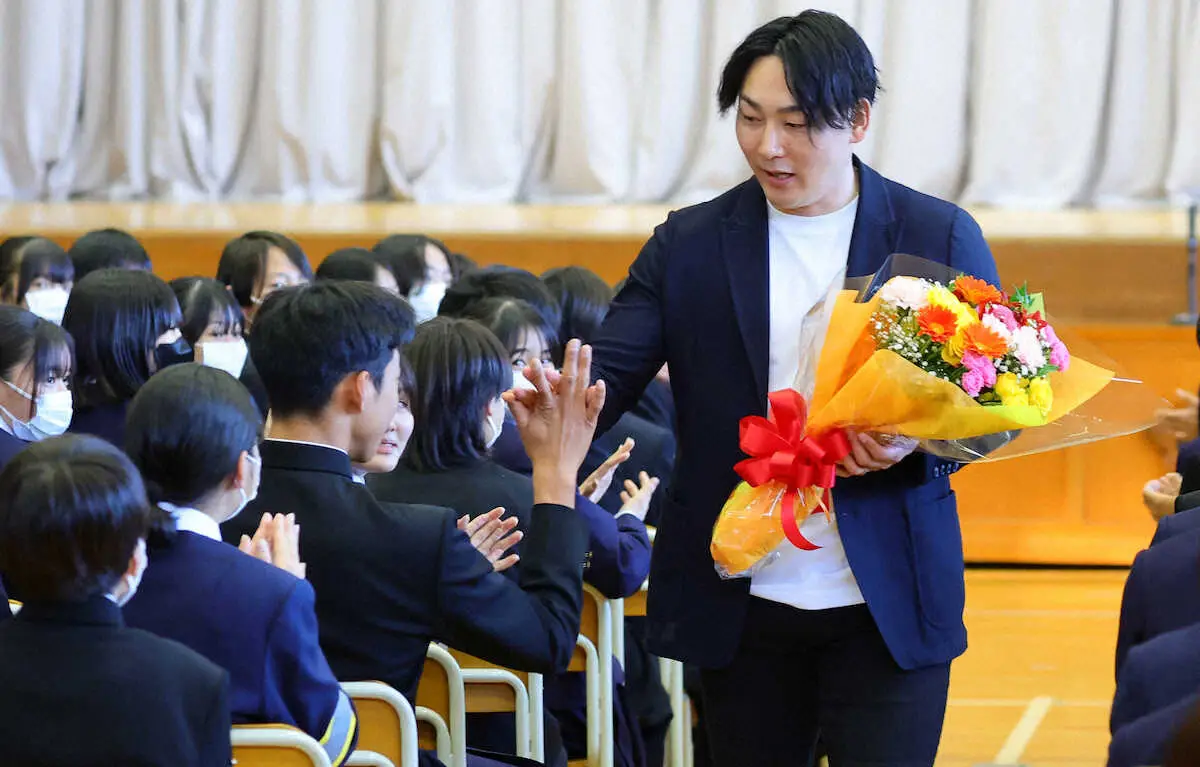 【画像・写真】巨人・丸　講演会でドジャース大谷との秘話を披露　当時19、20歳の大谷との食事で「凄いなと」