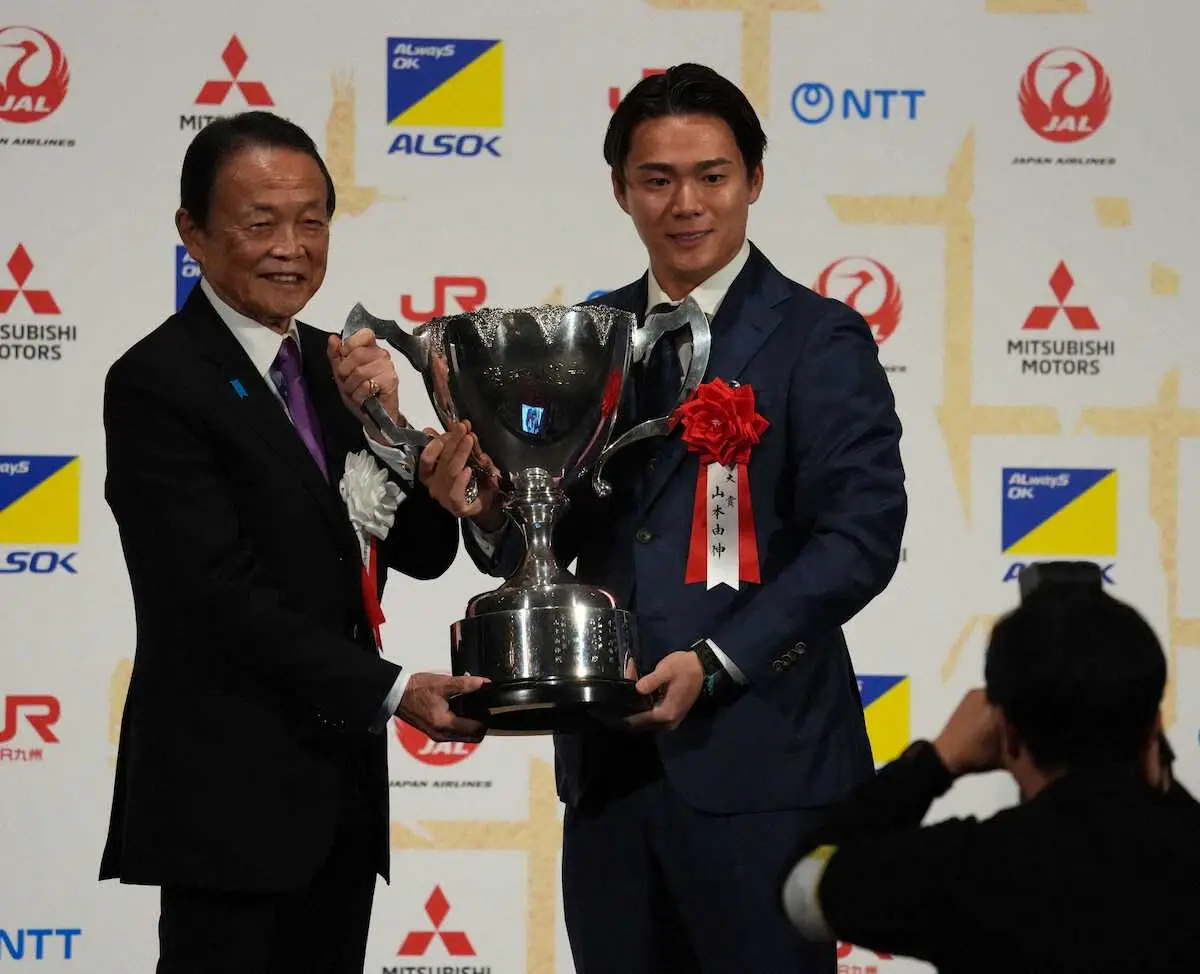 【画像・写真】山本由伸が日本プロスポーツ大賞受賞　「この賞に恥じぬよう全力を尽くして」来季へ決意新た