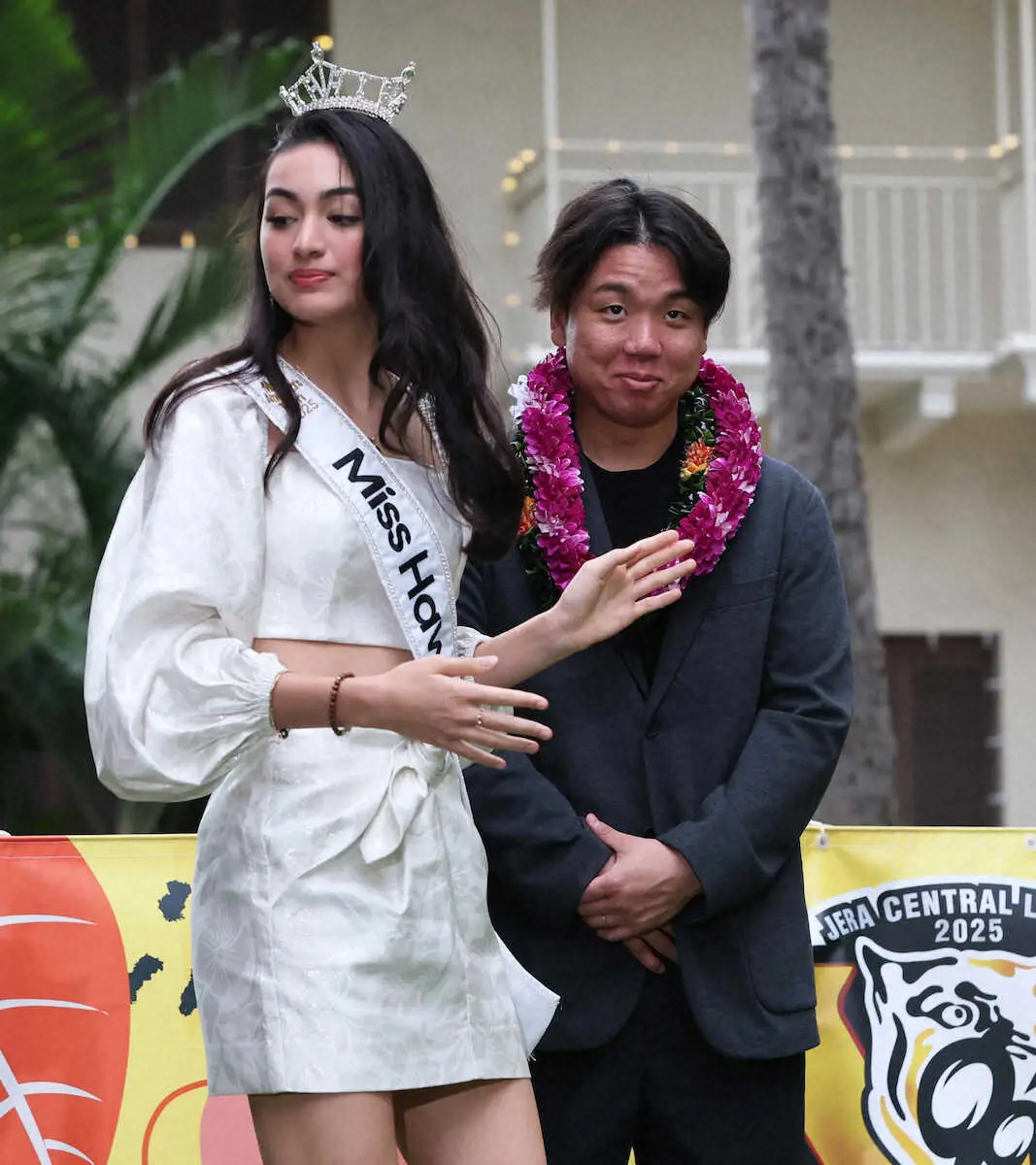 【画像・写真】【ワイキキ通信】阪神・村上、今回は新妻と一緒のV旅行　恩返しはビーチでバタフライ!?