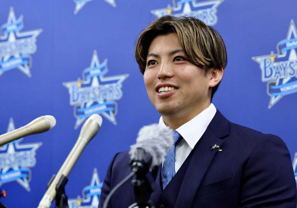 【画像・写真】セ最多勝DeNA・東　9000万円増の年俸3億円でサイン　「役割は果たせた」と納得顔