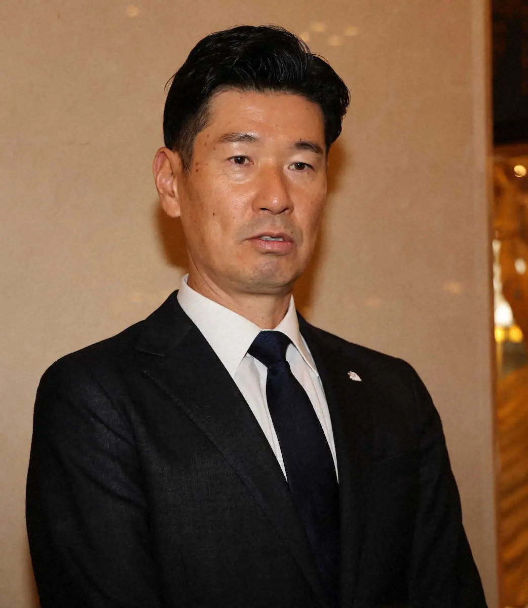 【画像・写真】西武　ドミニカ共和国出身右腕コンビとの育成契約を発表　広池本部長「1軍の戦力となる可能性十分」