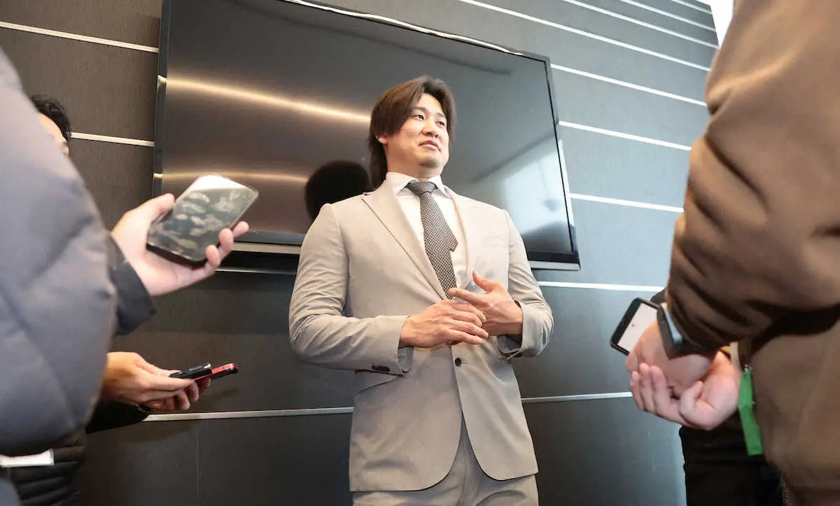 【画像・写真】ソフトバンクの杉山　4000万円増の推定年俸8000万円でサイン　来季も守護神は誰にも渡さん