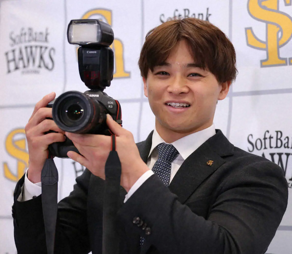 【画像・写真】ソフトバンク・谷川原が700万円増でサイン　昇給分で「Canon」のカメラ買い、我が子激写狙う